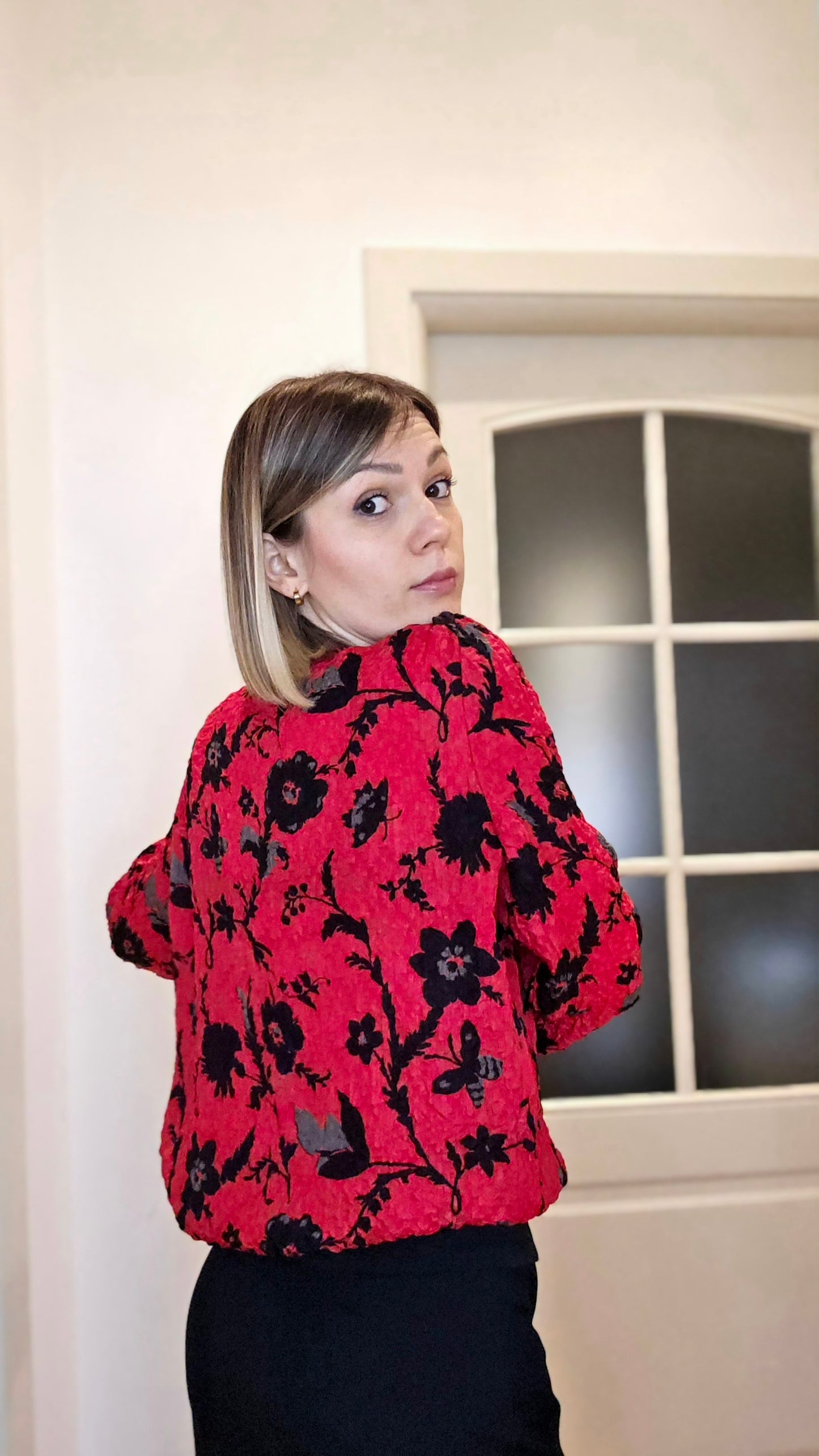 Rosso ciliegia silky flowers bomber jacket