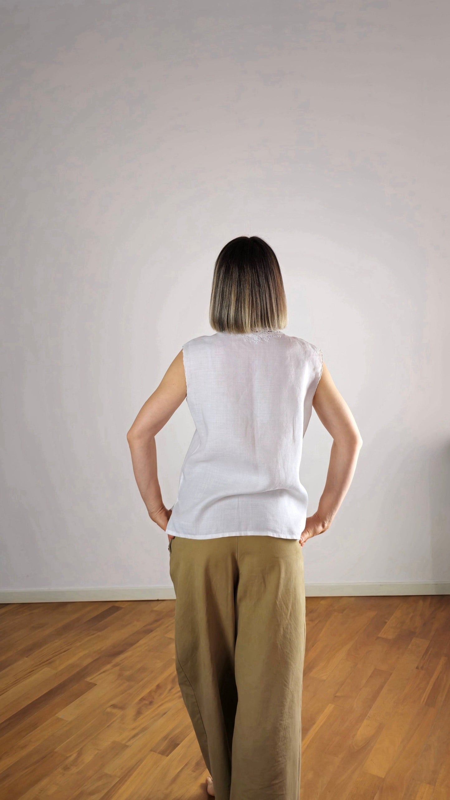 Camicetta lino e ricamo a mano